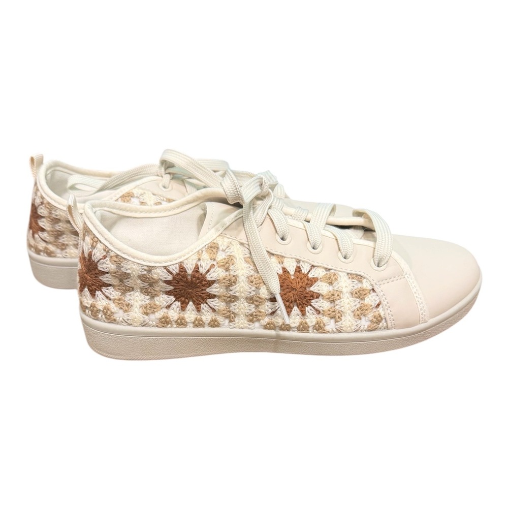 Dirty Laundry Crochet Floral Lace Up Sneakers Cream Tan Boho Low Top Size 8